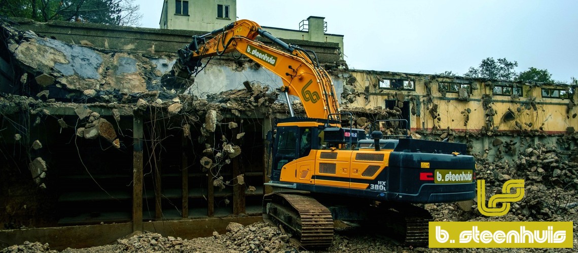 Inzet nieuwe 40-tons kraan met 1,5 meter betonschaar voor sloop waterpompstation Haren