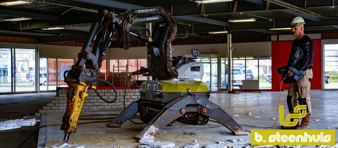 Sloop inpandige betonvloer bedrijfspand Winschoten met slooprobot